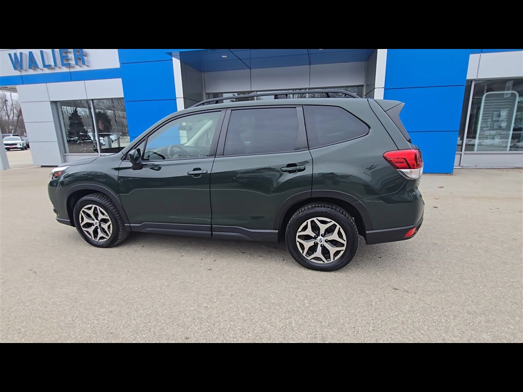 Used 2023 Subaru Forester Premium image 6