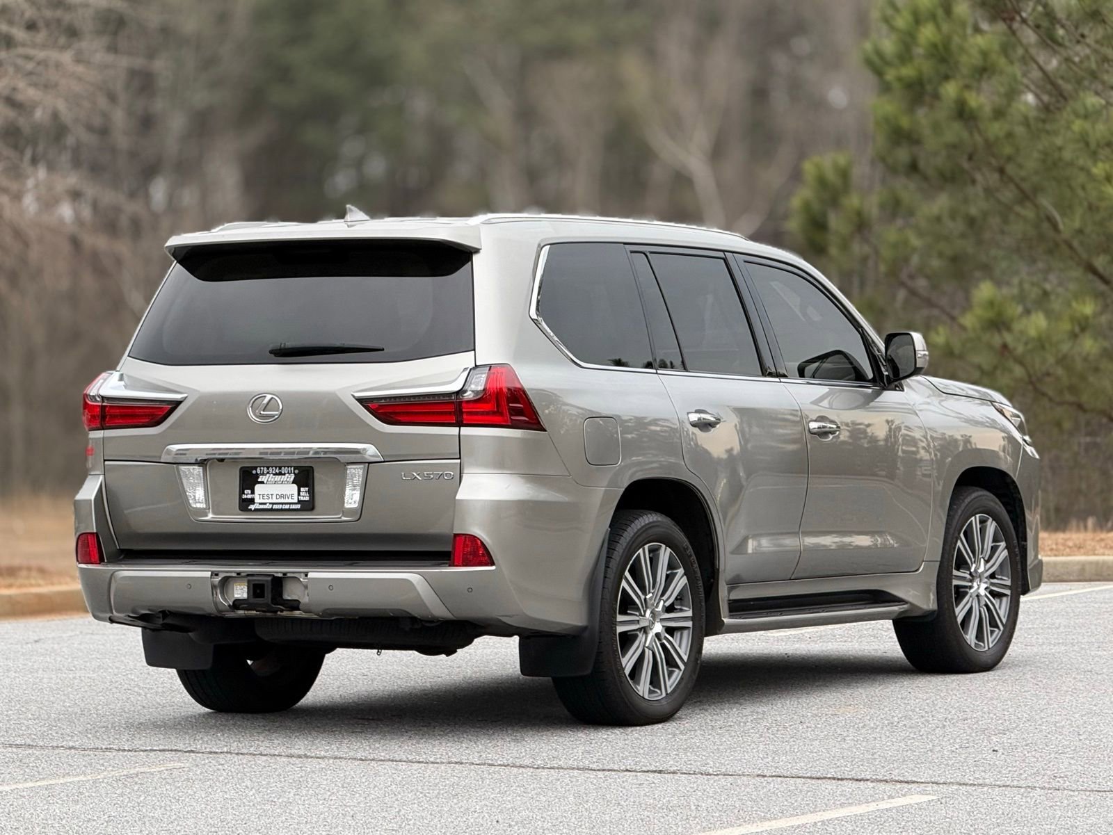 Used 2016 Lexus LX 570 4WD w/ Luxury Package image 10