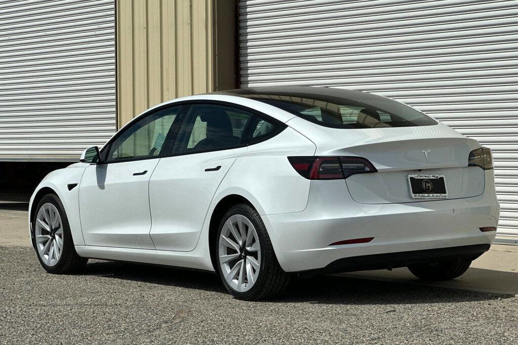 Used 2023 Tesla Model 3 Standard Range image 4