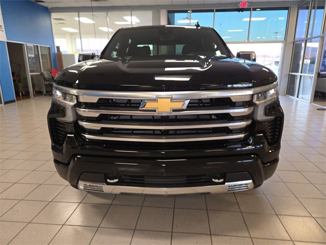 Used 2025 Chevrolet Silverado 1500 High Country w/ High Country Premium Package image 3