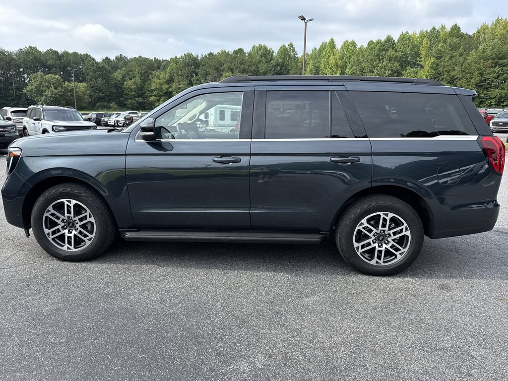 Used 2025 Ford Expedition Active AWD/4WD image 4