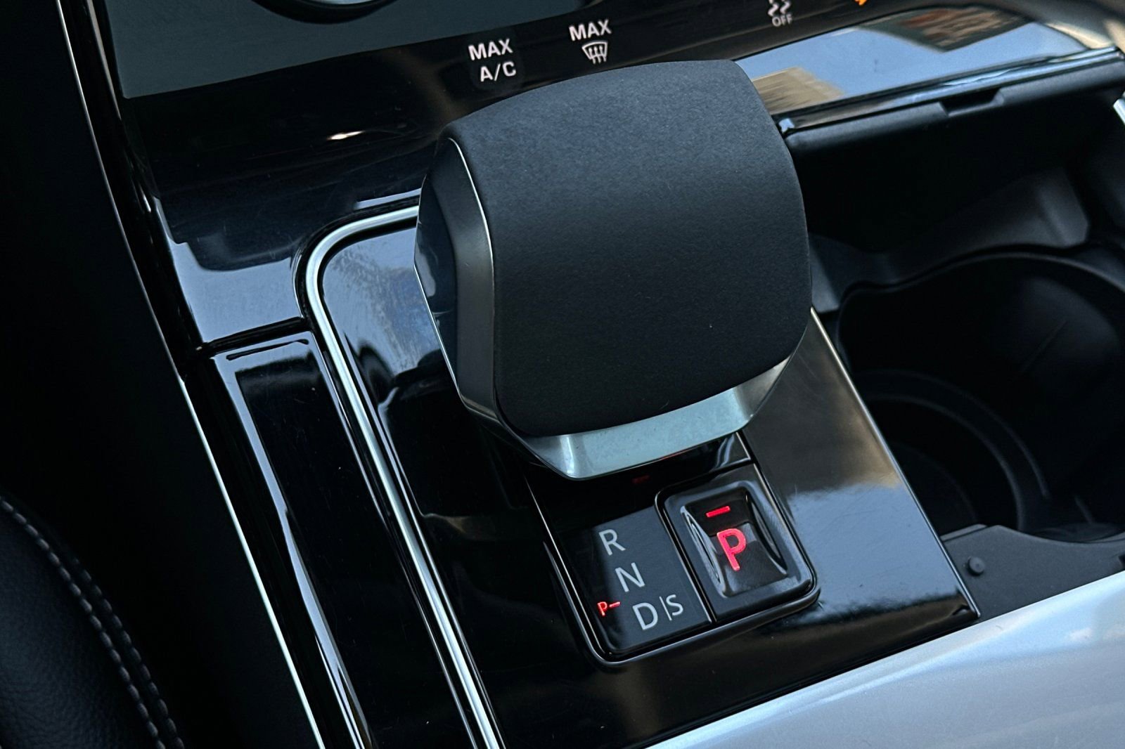 Used 2022 Land Rover Range Rover Velar S image 21