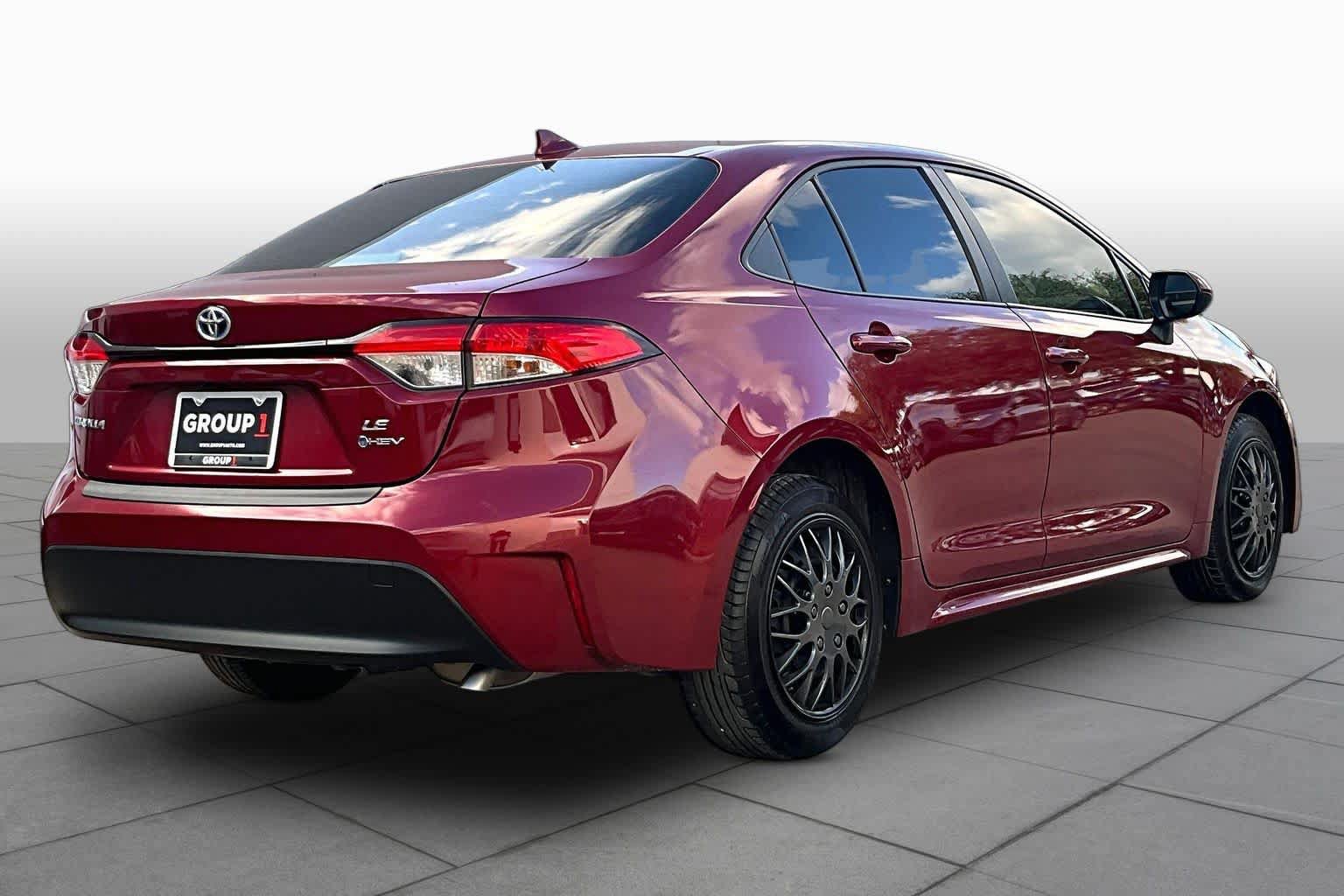 Used 2025 Toyota Corolla LE FWD image 13