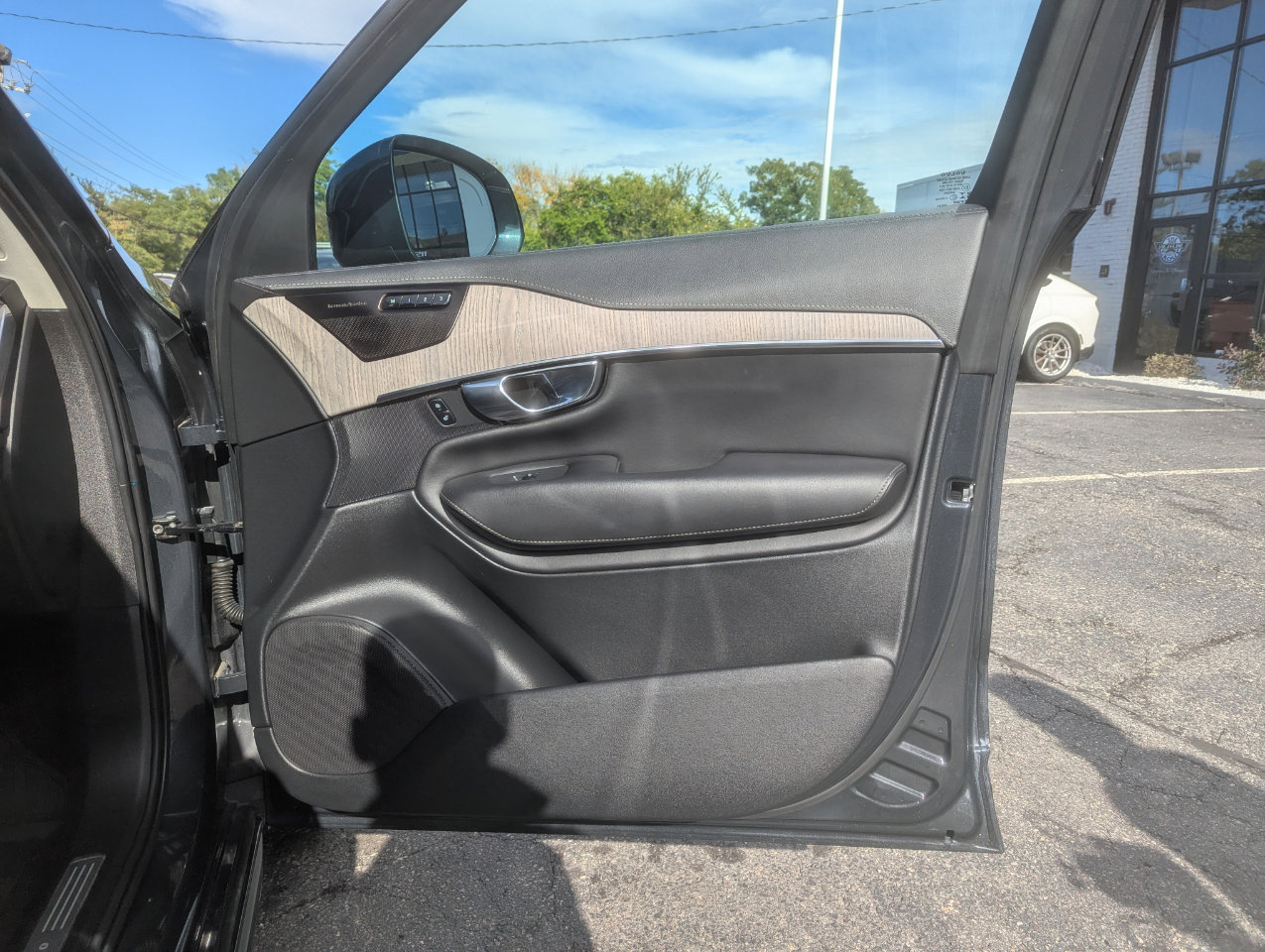 Used 2021 Volvo XC90 T6 Inscription w/ Protection Package image 31