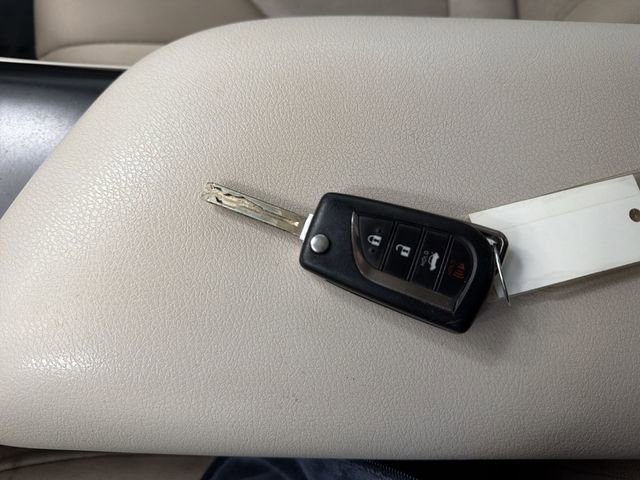 Used 2019 Toyota Camry LE image 30