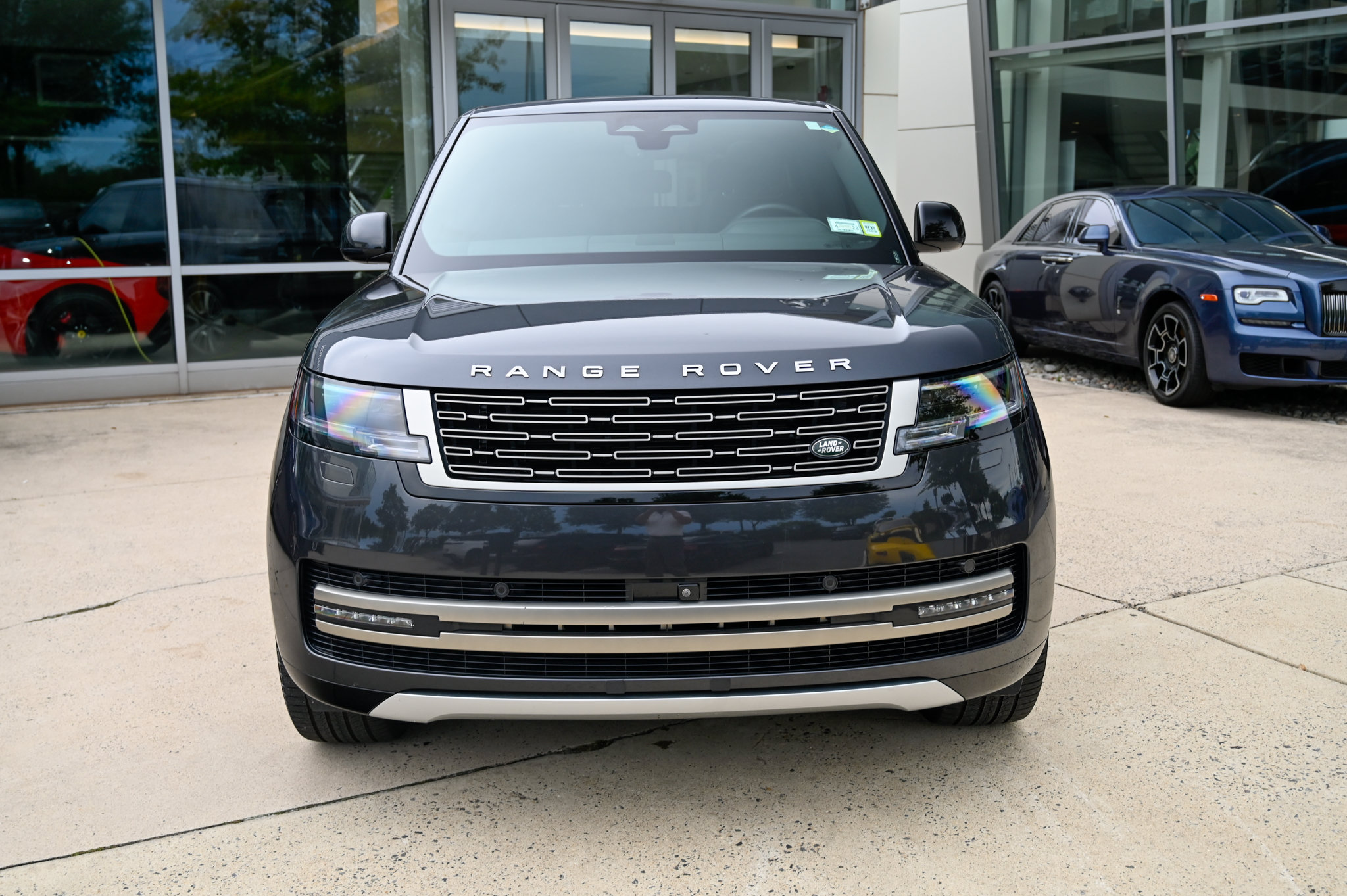 Used 2024 Land Rover Range Rover Long Wheelbase SE AWD/4WD image 2