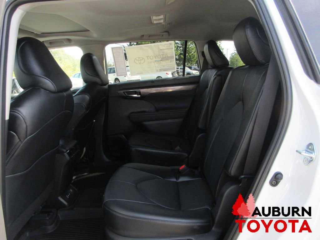 New 2026 Toyota Highlander Limited image 19
