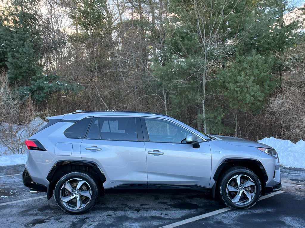 Used 2021 Toyota RAV4 SE image 6