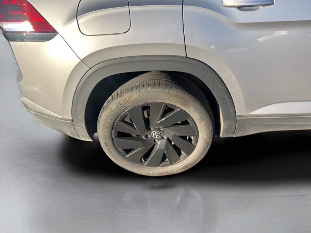 Used 2024 Volkswagen Atlas Cross Sport SE w/ Panoramic Sunroof Package image 13