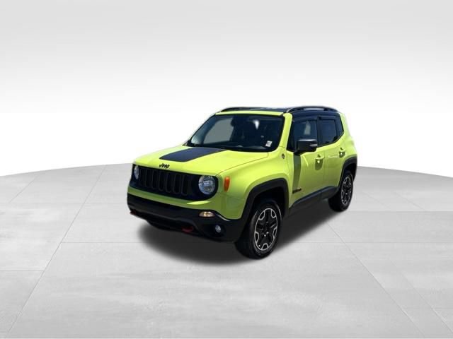 Used 2017 Jeep Renegade Trailhawk w/ Premium Trailhawk Package AWD/4WD image 3