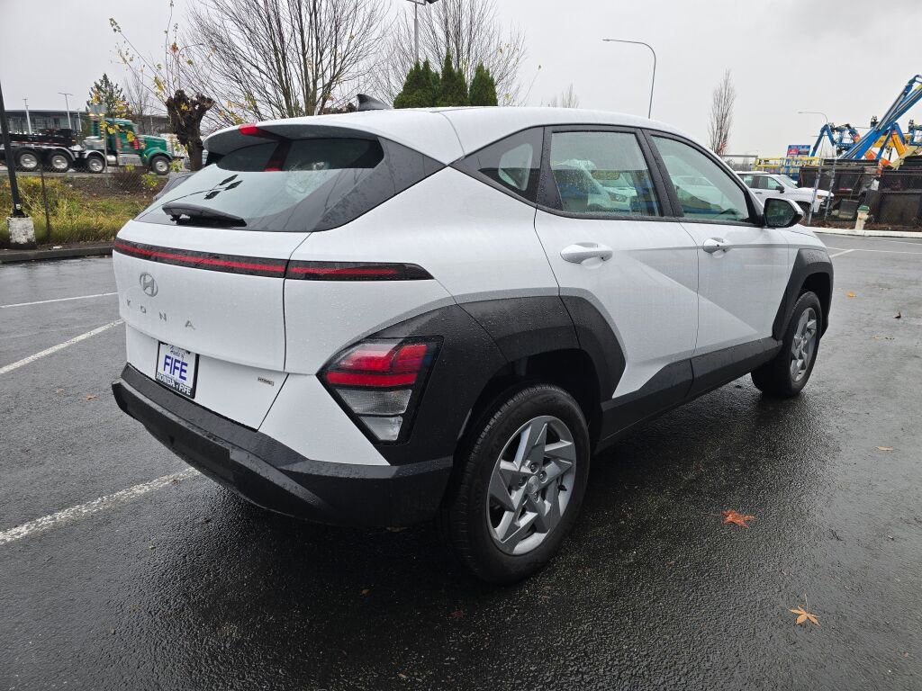 Used 2024 Hyundai Kona SE image 7