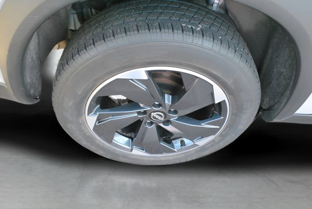 Used 2025 Nissan Rogue SV AWD/4WD image 28