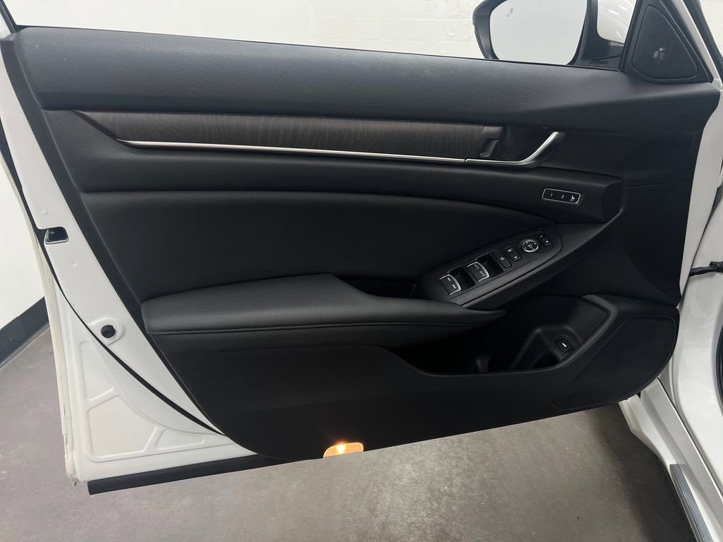 Used 2019 Honda Accord Touring image 10