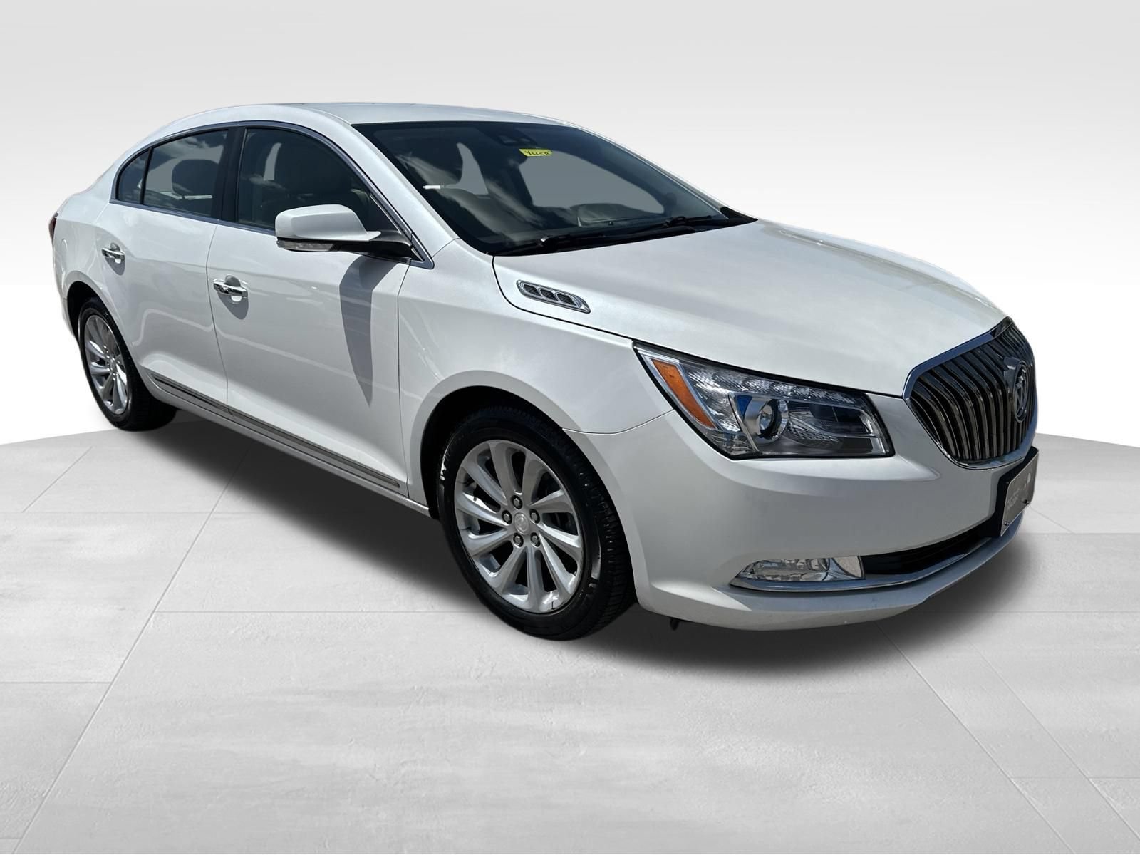 Used 2016 Buick LaCrosse Leather w/ Experience Buick Package FWD image 3