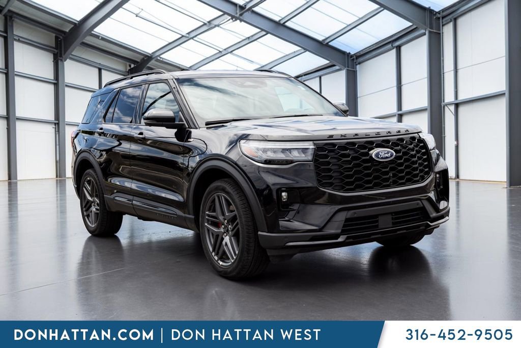 Used 2025 Ford Explorer ST-Line w/ ST-Line Street Pack AWD/4WD image 25