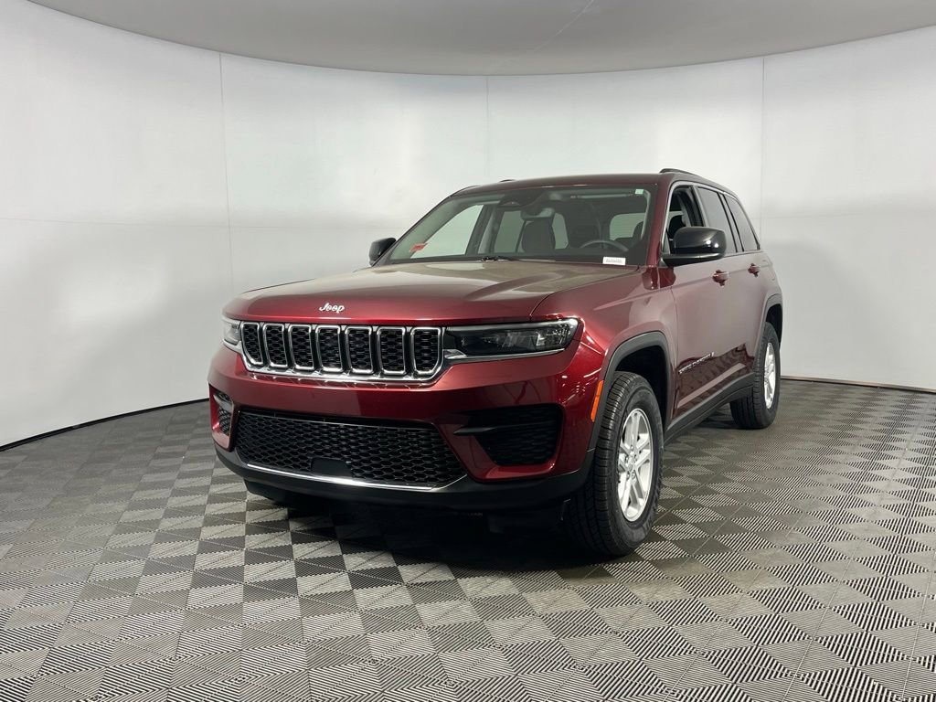 Used 2023 Jeep Grand Cherokee Laredo w/ Luxury Tech Group I image 2