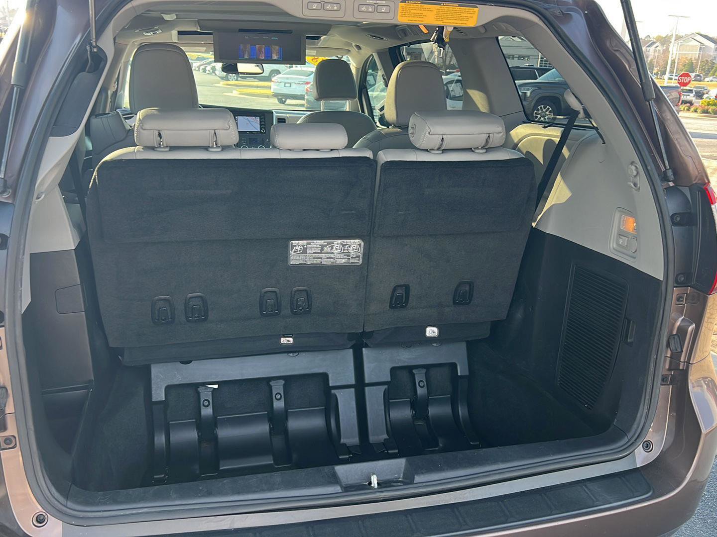 Used 2018 Toyota Sienna Limited Premium image 34