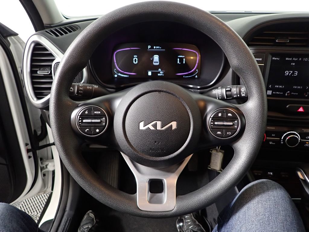 Used 2025 Kia Soul LX image 22