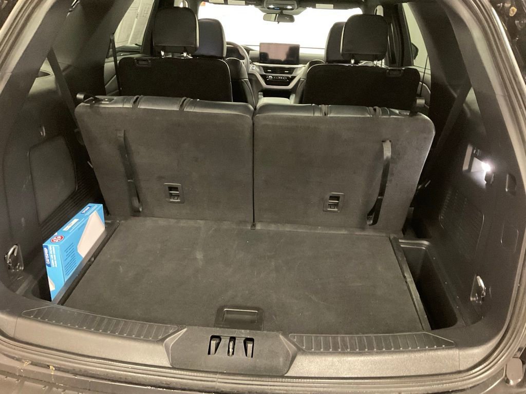 Used 2025 Ford Explorer ST-Line AWD/4WD image 9