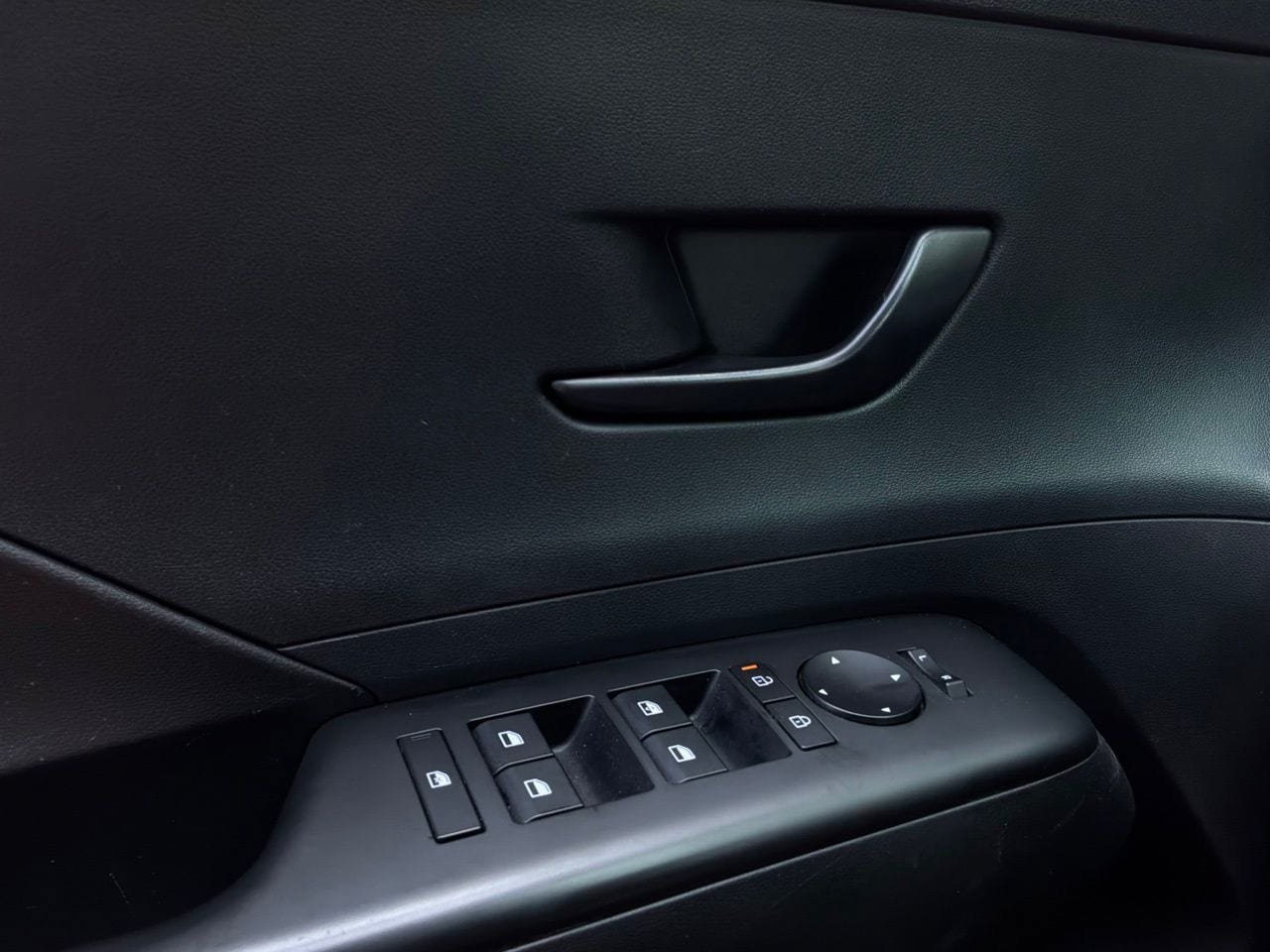 Used 2025 Hyundai Kona SEL FWD image 21