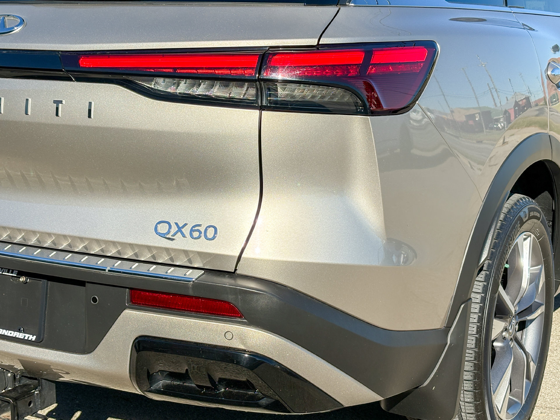 Used 2023 INFINITI QX60 Luxe w/ Cargo Package AWD/4WD image 12