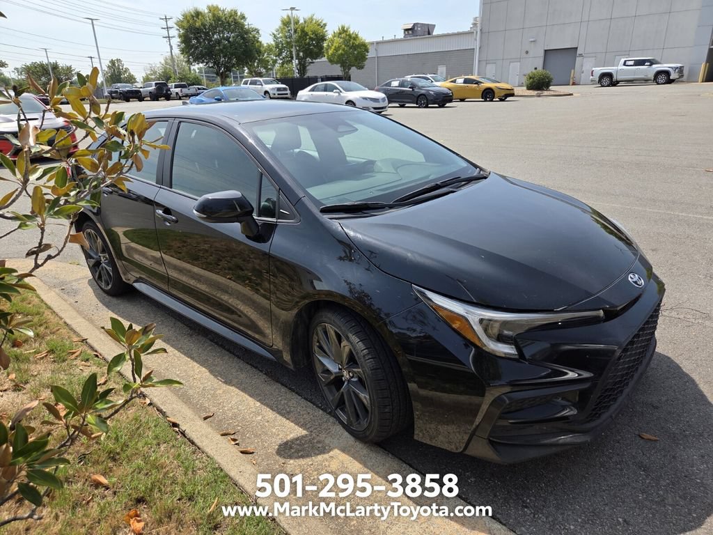Used 2025 Toyota Corolla SE FWD image 2