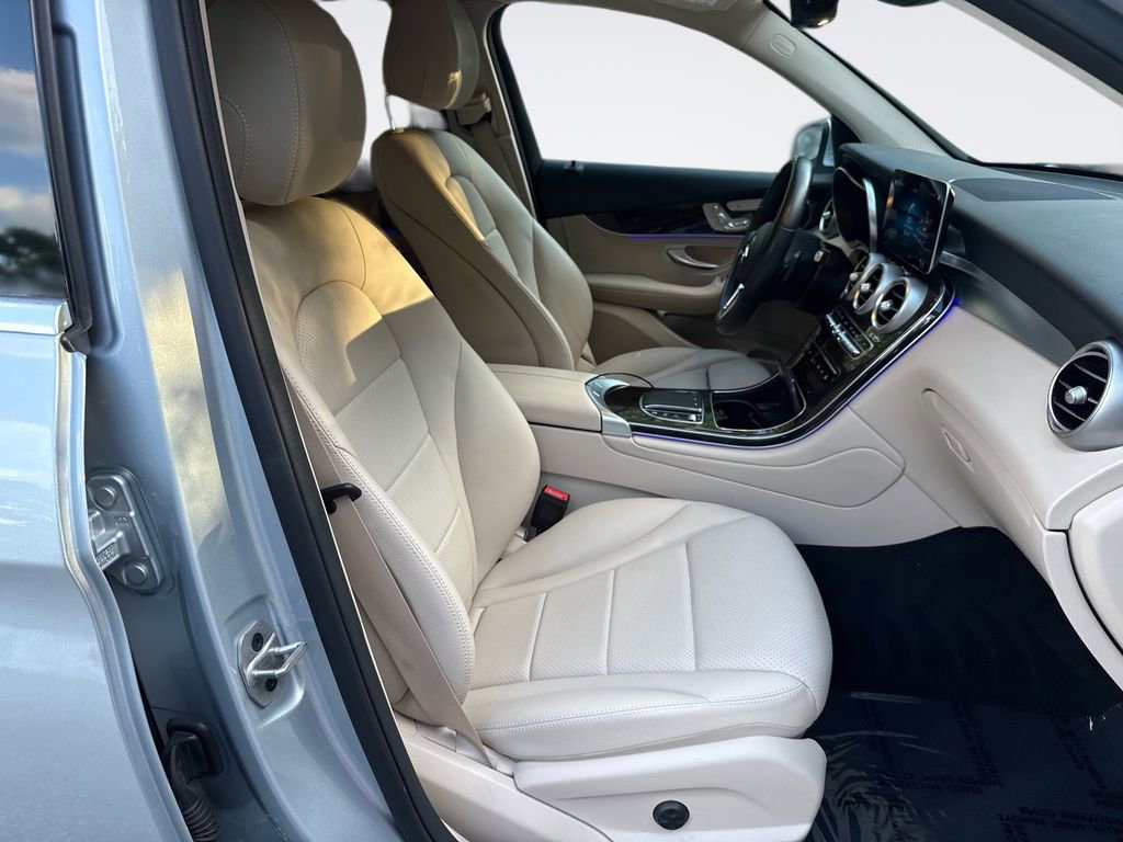 Used 2022 Mercedes-Benz GLC 300 image 24