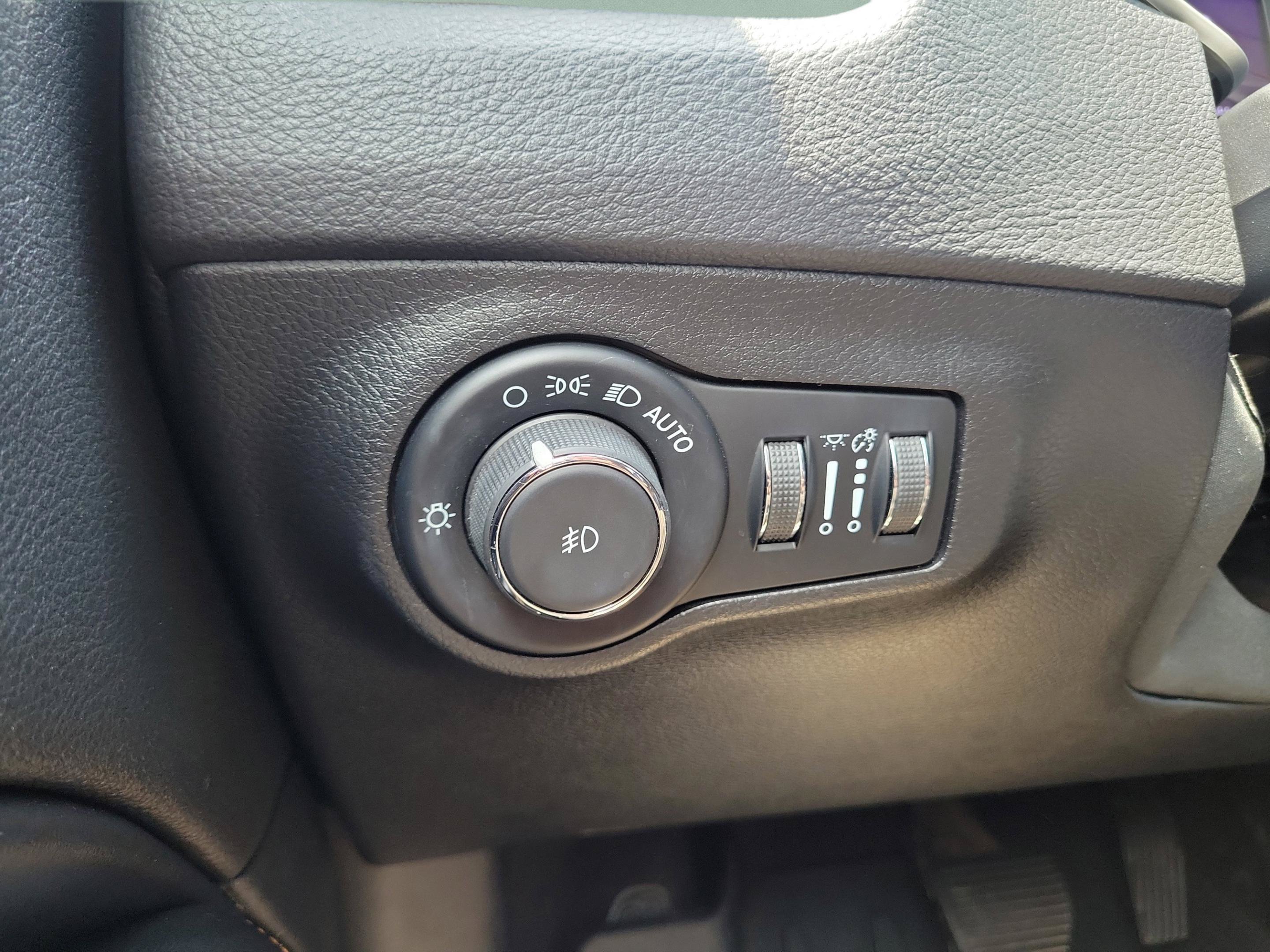 Used 2021 Jeep Compass Latitude FWD image 27