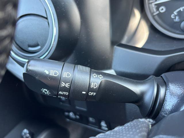 Used 2022 Toyota Tacoma TRD Off-Road AWD/4WD image 30