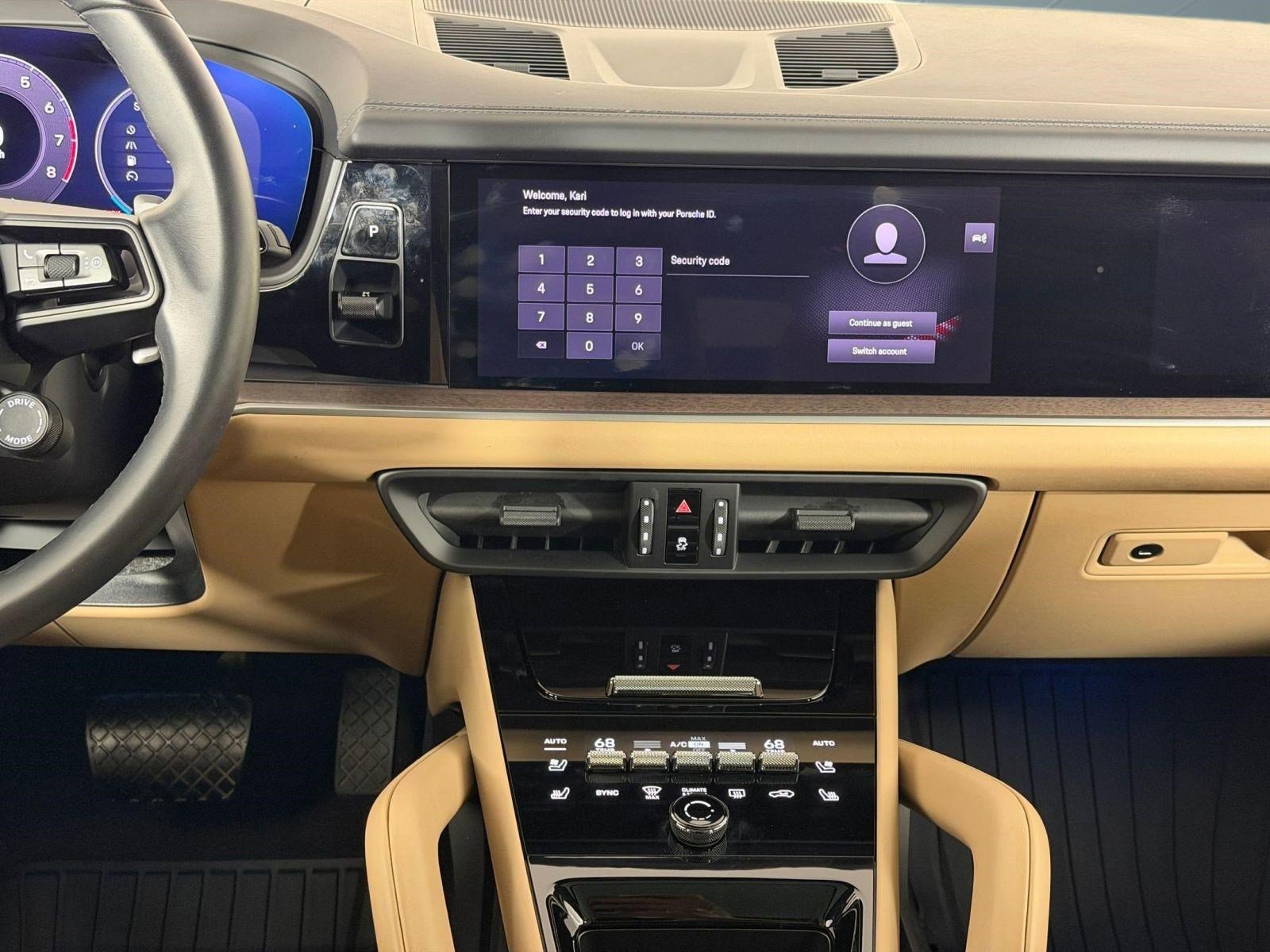 Used 2025 Porsche Cayenne image 24