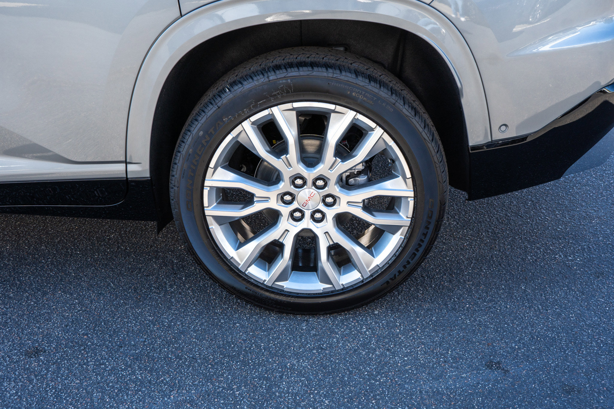 New 2026 GMC Acadia Denali w/ Super Cruise Package FWD image 9