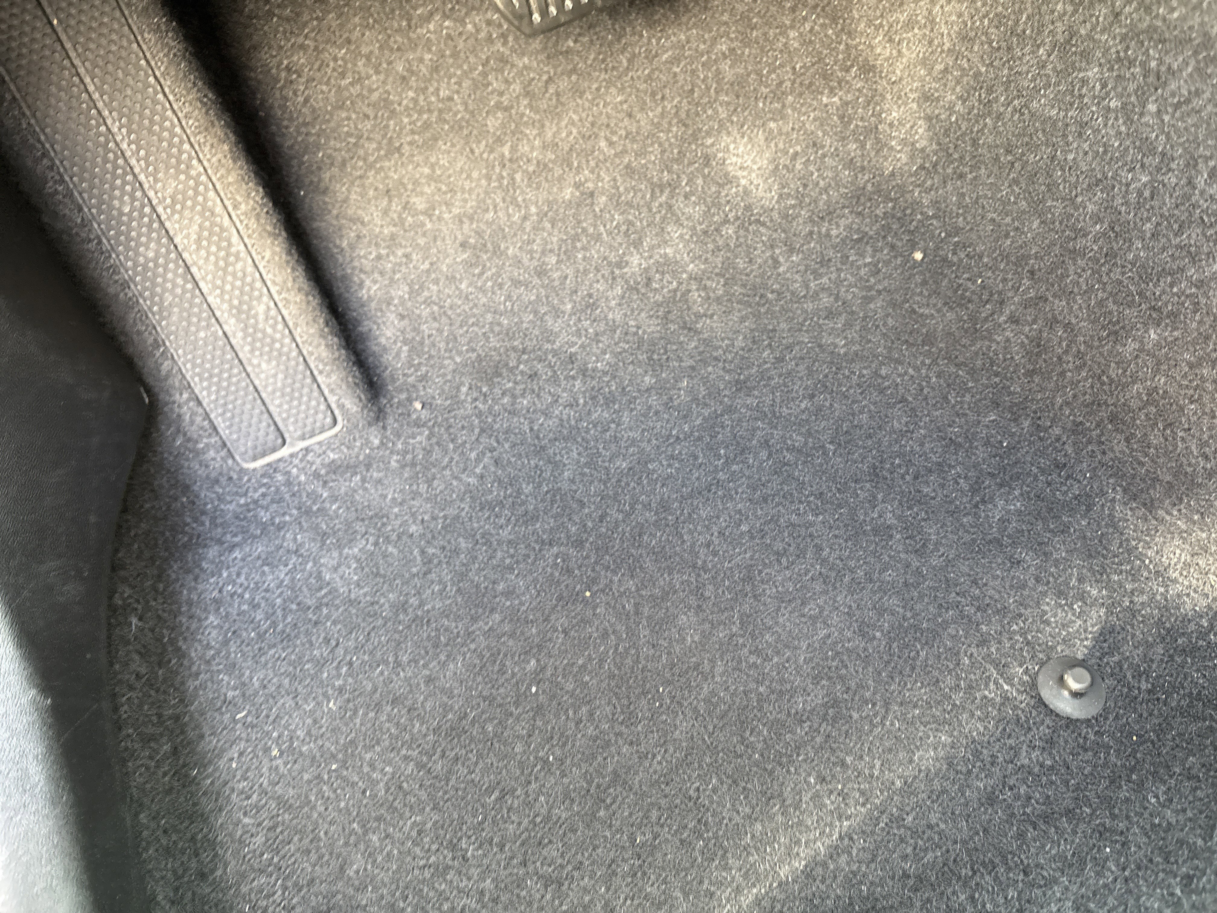 Used 2025 Volvo XC40 B5 Core image 17