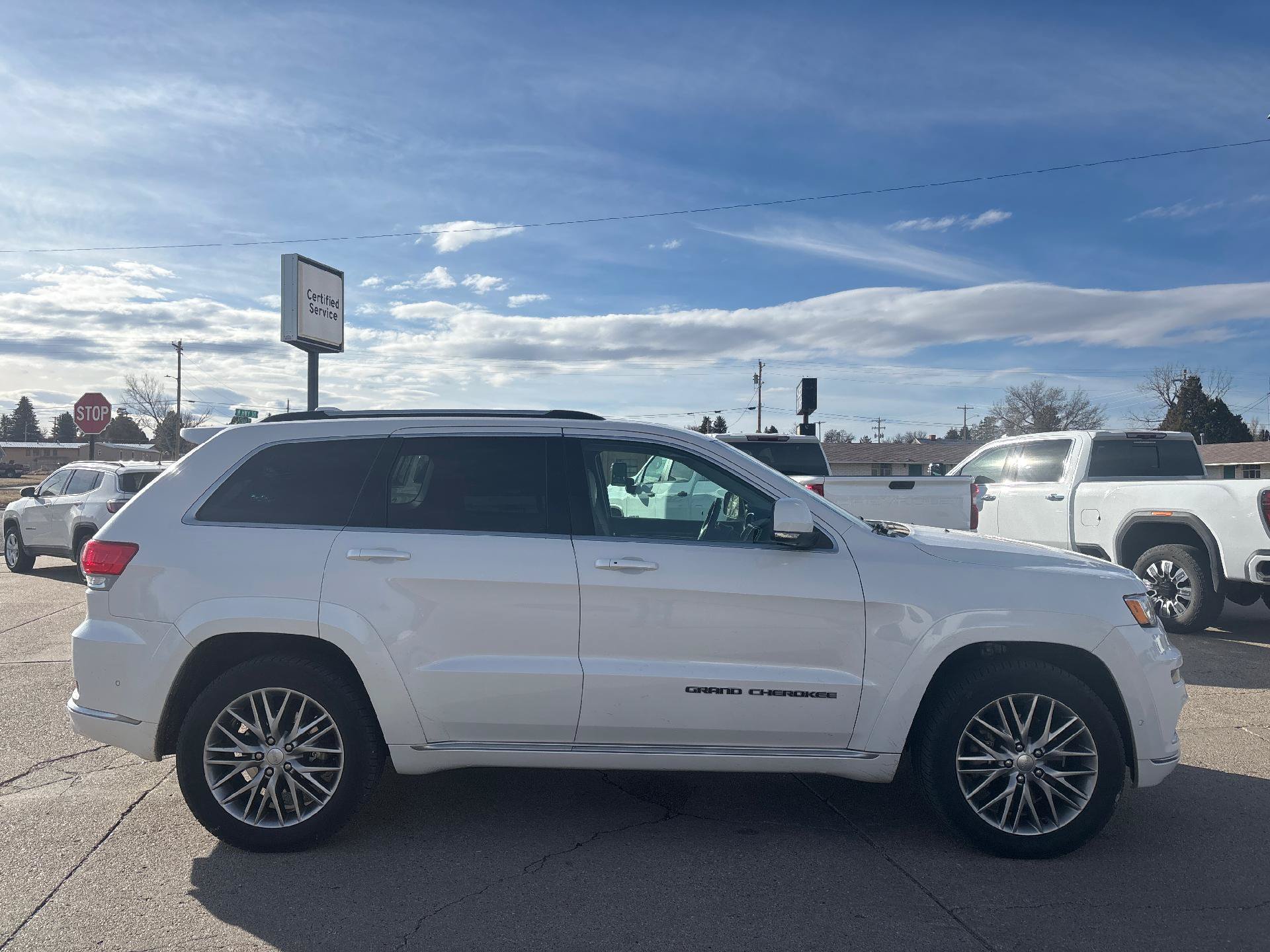 Used 2017 Jeep Grand Cherokee Summit AWD/4WD image 10