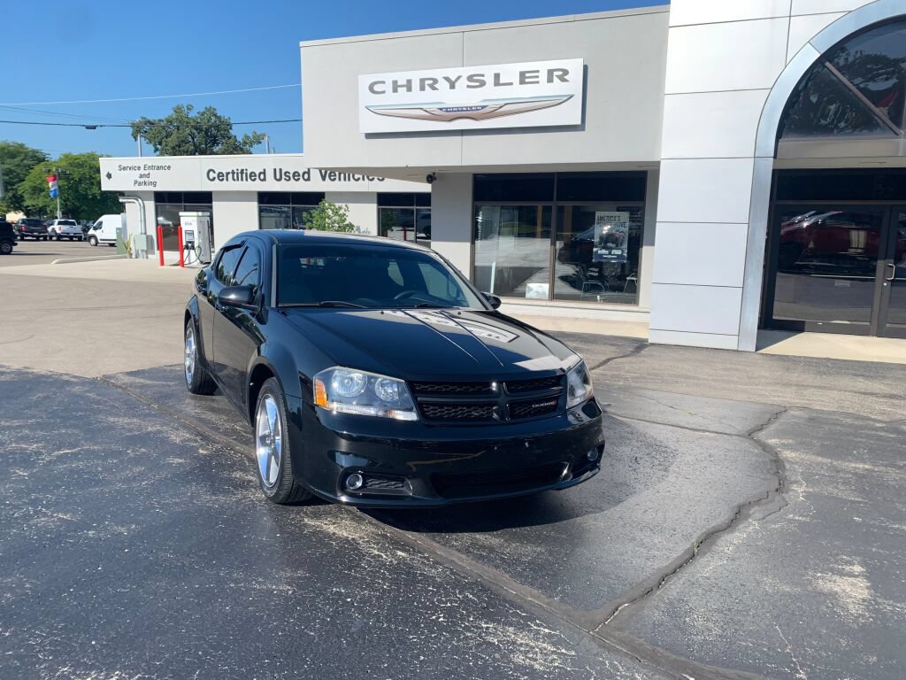 Used 2013 Dodge Avenger SXT w/ Rallye Appearance Group FWD image 2