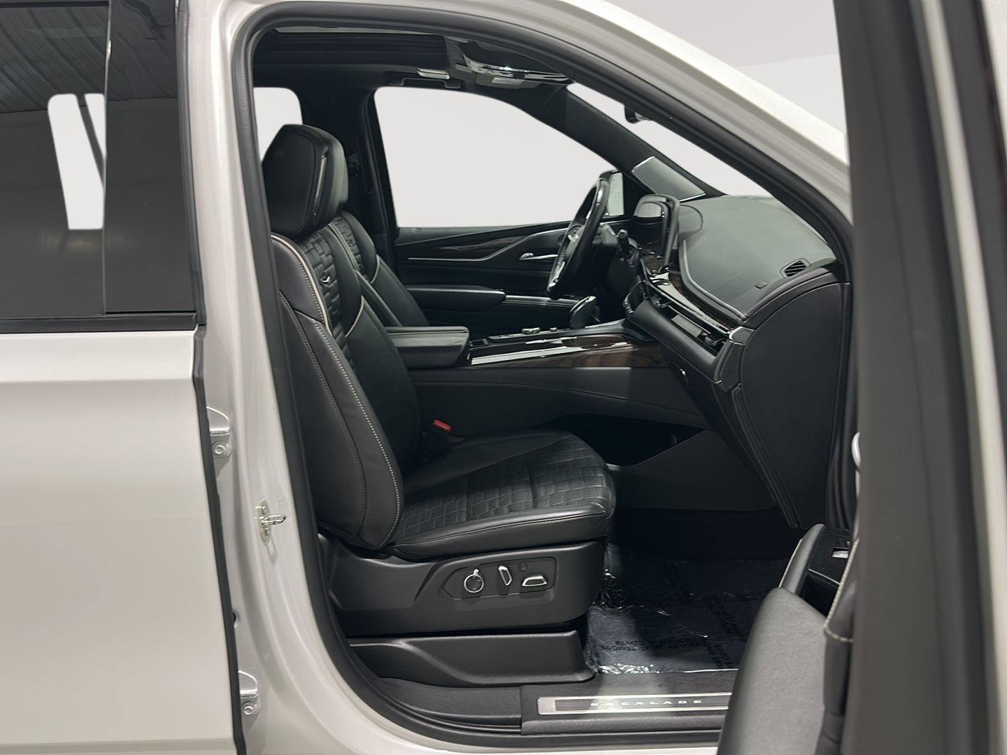 Used 2023 Cadillac Escalade ESV Sport Platinum AWD/4WD image 27