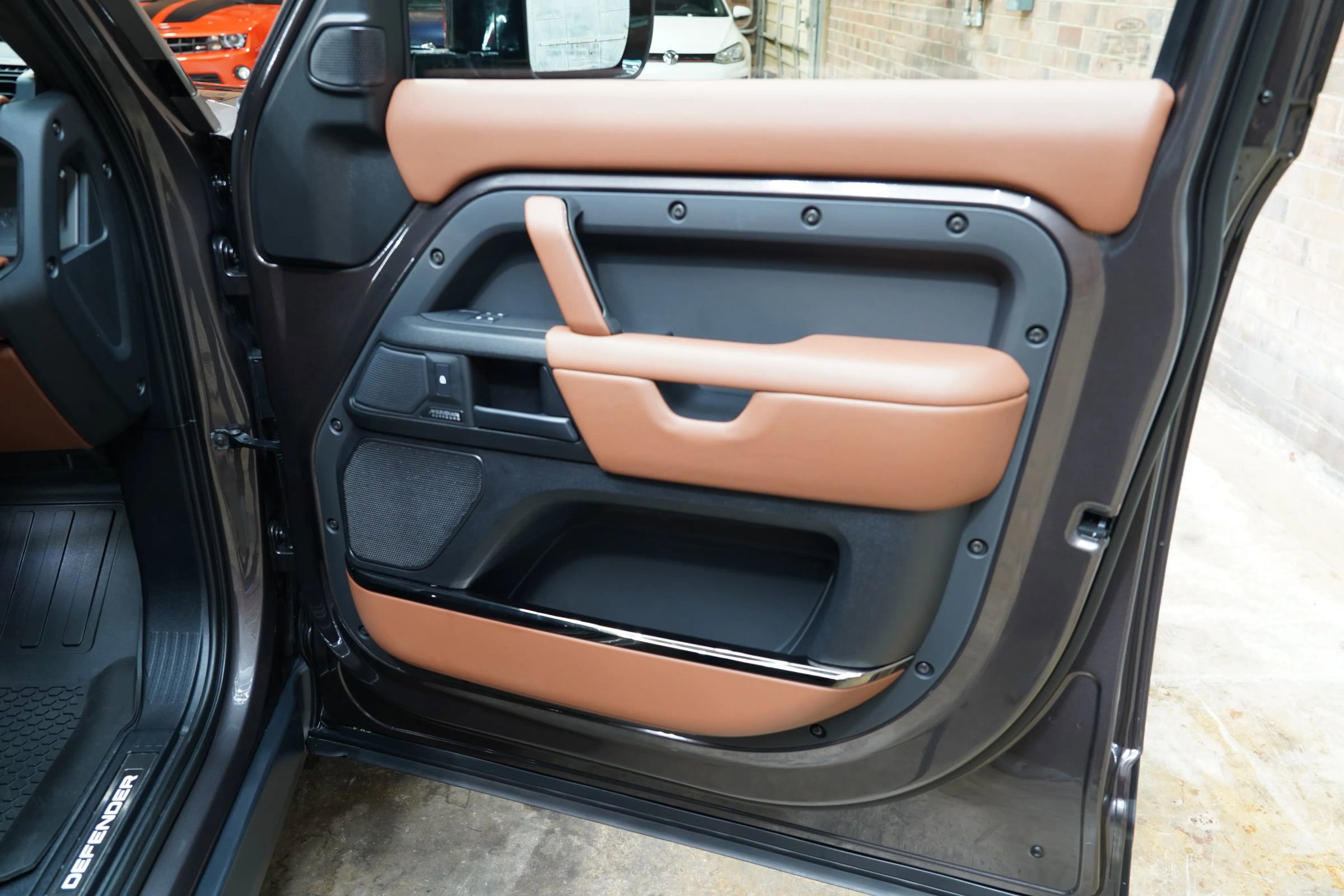 Used 2025 Land Rover Defender 110 image 62