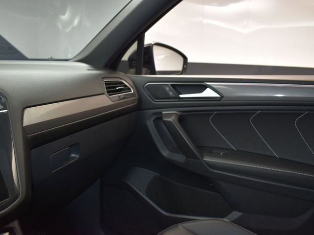 Used 2023 Volkswagen Tiguan SE R-Line image 21