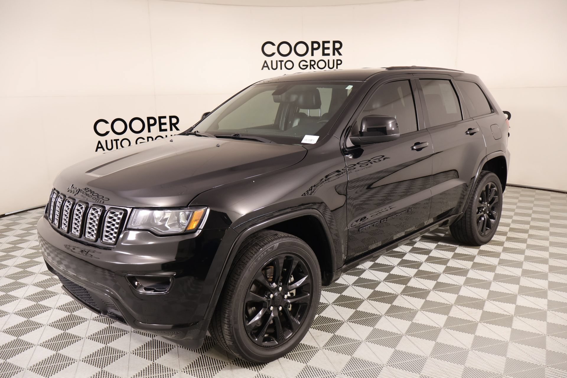 Used 2022 Jeep Grand Cherokee Laredo X AWD/4WD image 11