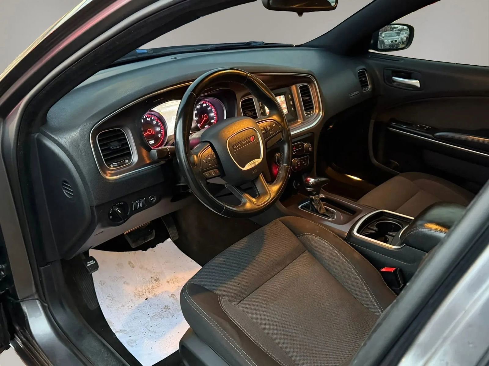 Used 2015 Dodge Charger SE w/ Power Sunroof Group image 10