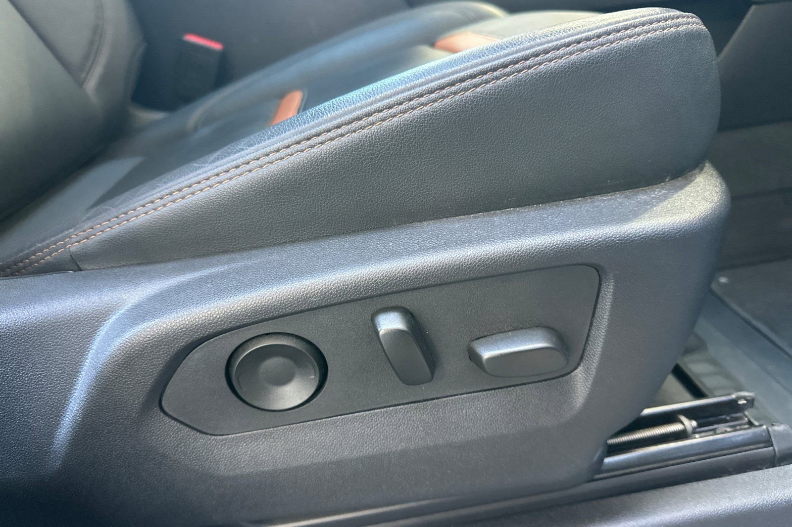 Used 2025 GMC Sierra 1500 AT4 w/ AT4 Premium Package AWD/4WD image 22