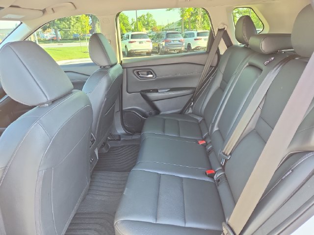 Used 2025 Nissan Rogue SL FWD image 27