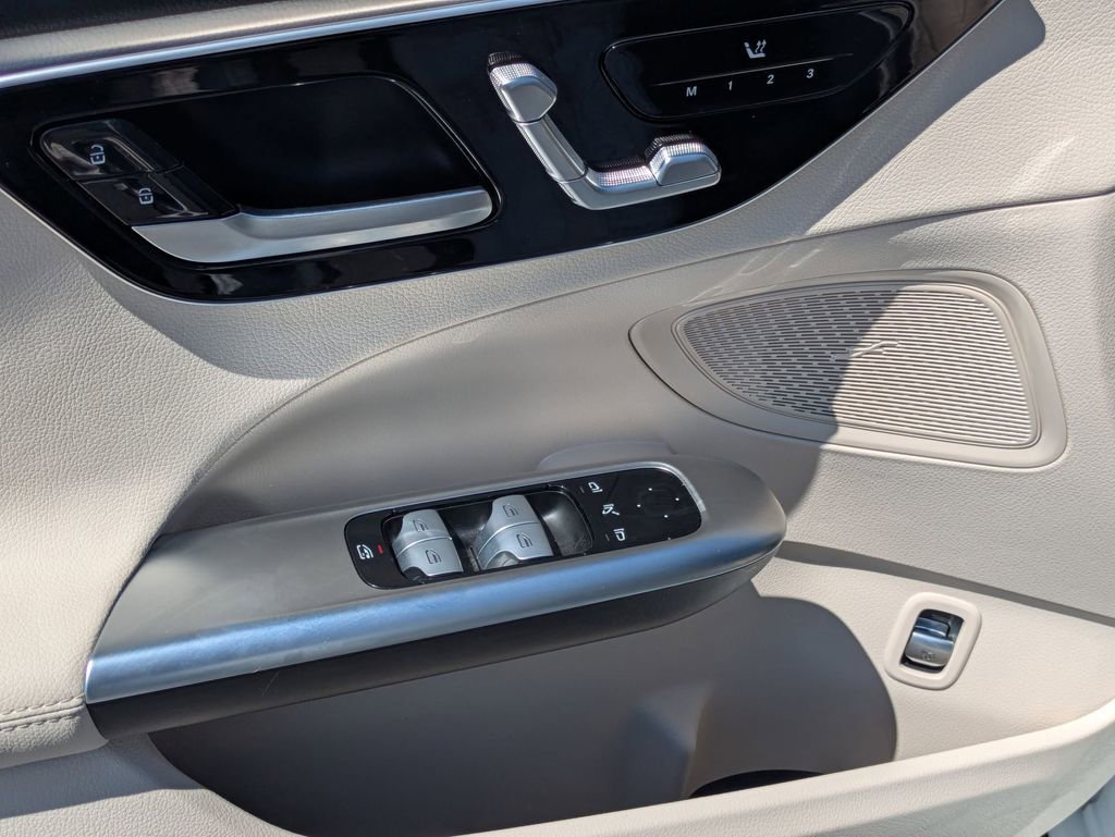Used 2025 Mercedes-Benz C 300 Sedan image 16