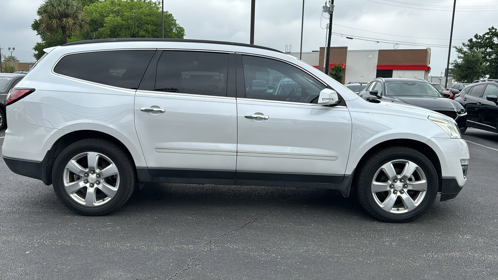 Used 2016 Chevrolet Traverse LTZ FWD image 9