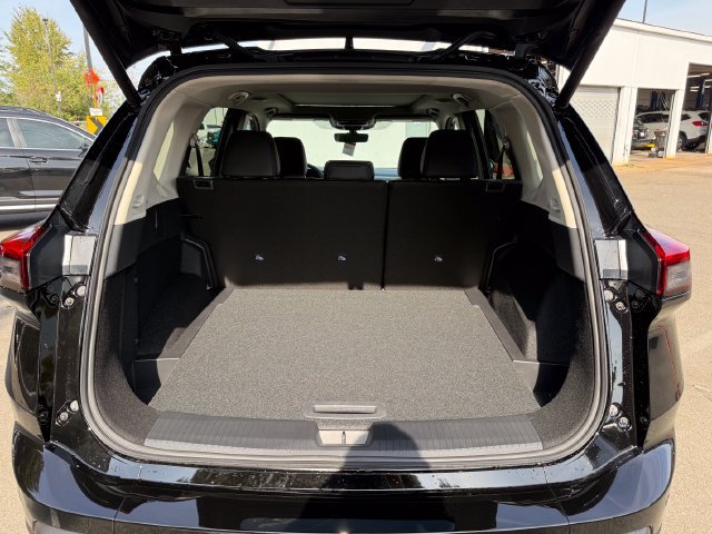 New 2026 Nissan Rogue Dark Armor AWD/4WD image 12