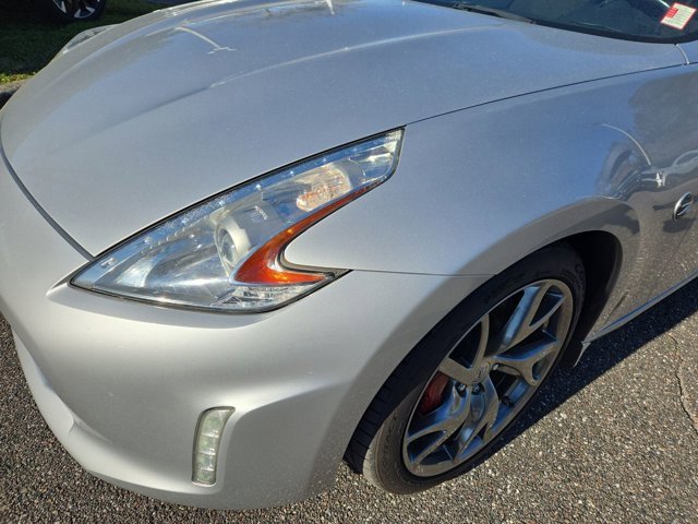 Used 2017 Nissan 370Z w/ Sport Package image 13