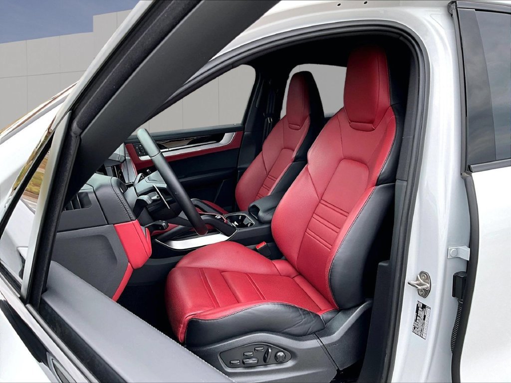 Certified 2025 Porsche Cayenne S AWD/4WD image 5