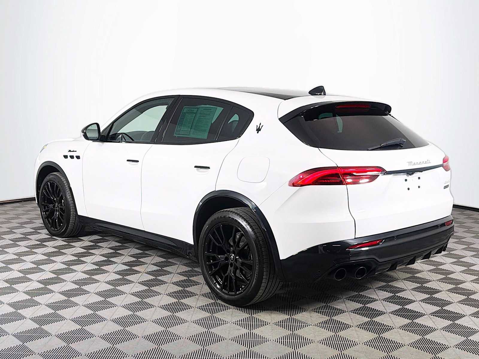 Used 2025 Maserati Grecale Modena image 7