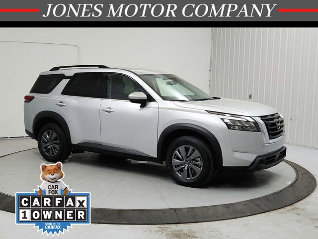 Used 2025 Nissan Pathfinder SV image 1
