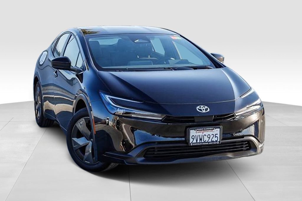 Used 2026 Toyota Prius LE FWD image 2