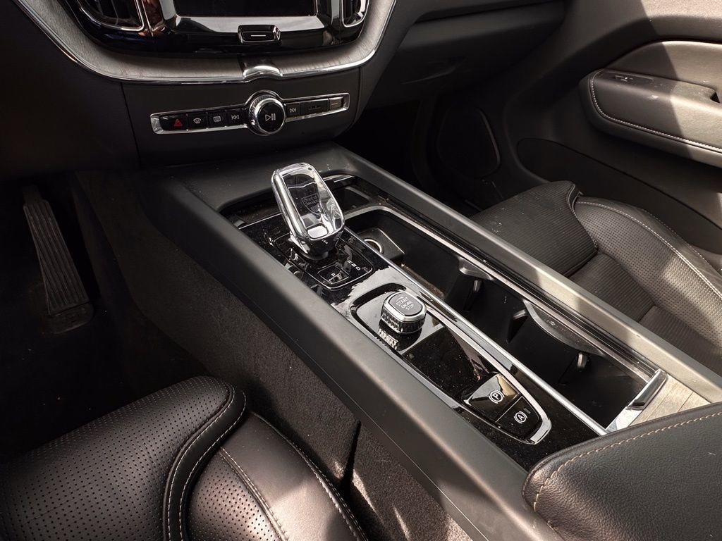 Used 2025 Volvo XC60 B5 Ultra w/ Protection Package Premier image 13